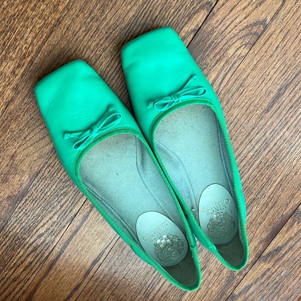 Vince Camuto Elanndo Green Ballet Flats Size Sz 7 seven women's Leather